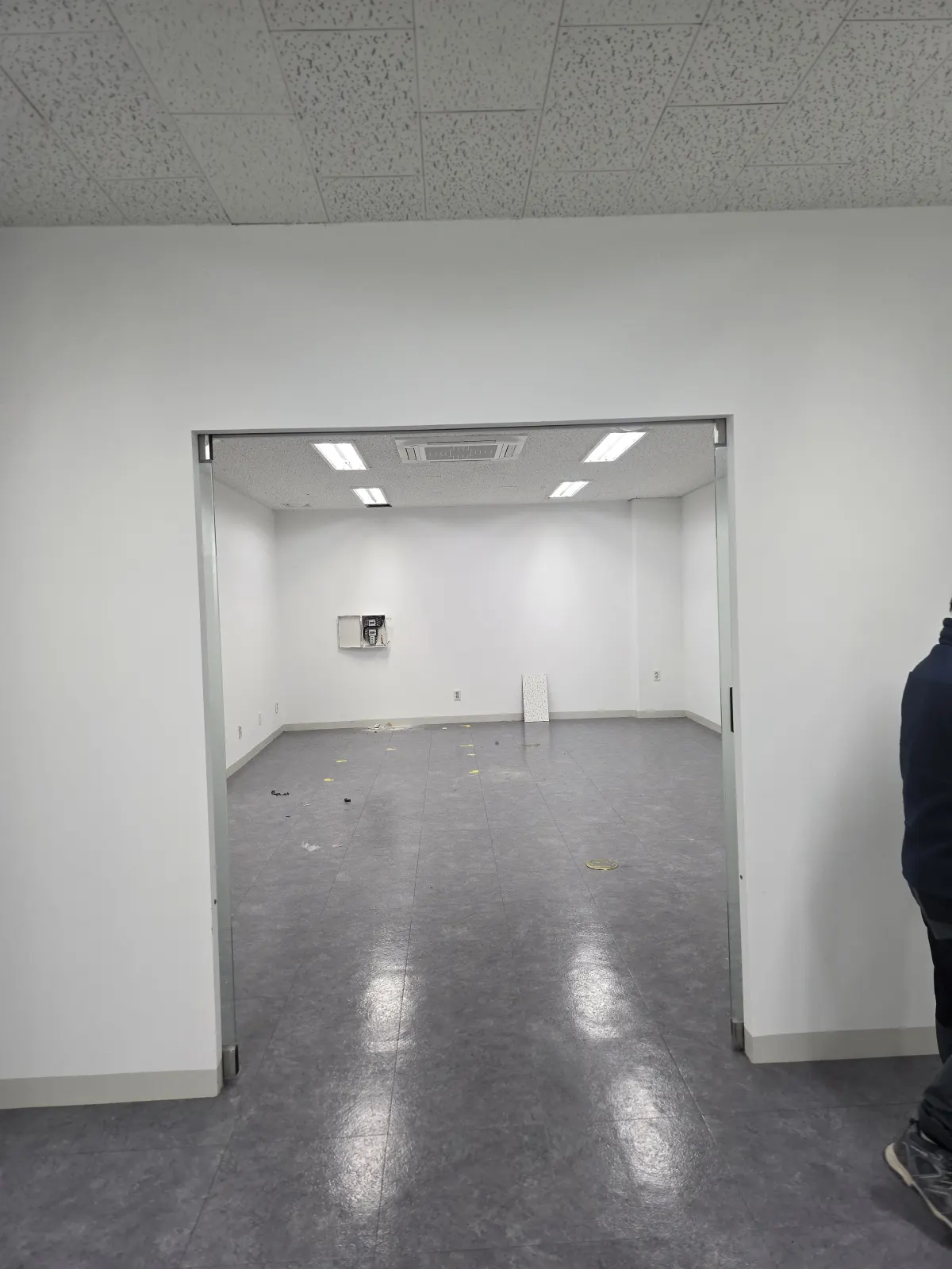 사무실 가벽 추가 철거로 입구 확장 경기 고양시 일산동구 시공 전