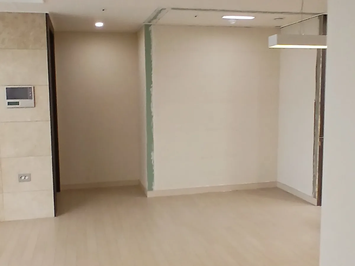 경량벽체 철거 전 현관 인터폰 구간
