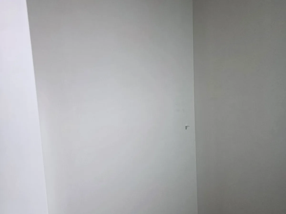 경량벽체 철거 중 정리된 벽면